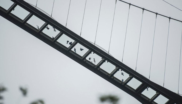 53个景区67条 中国景区为什么热衷建玻璃栈道？