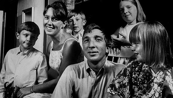 厄普代克的《兔子，快跑》 又一个男人逃避女人的美国故事