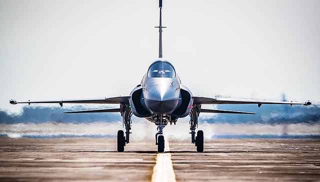 首飞,超视距空战,航电系统,双座,座型,轻型战斗机,米格21,新加坡航展,航空工业