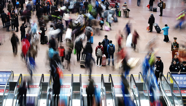 【财经数据】去年进城农民工减少1.1% 股市创年内最大月度跌幅