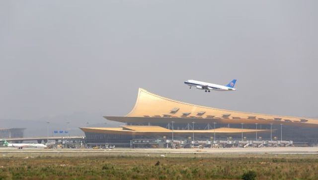 可疑飞行物,昆明机场,航班,返航,备降