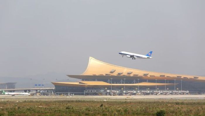 可疑飞行物,昆明机场,航班,返航,备降