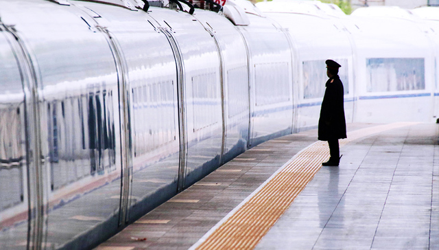 国家铁路,中铁,铁路货运量,铁路乘客,国家统计局,铁路交通,客运收入,货运收入,净利润,运输业务