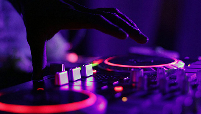 网络直播平台,传播,淫秽视频,上海警方,嫌犯