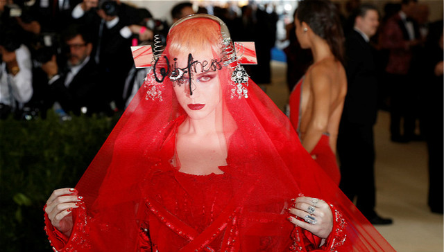 看完Met Gala的红毯热闹 再来算一算藏在背后的金钱利益