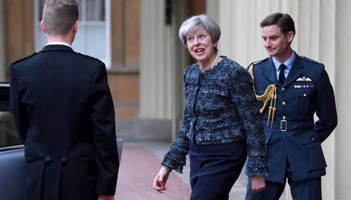 【天下头条】英首相指责欧盟干涉大选 美众议院通过支出法案避免政府停摆