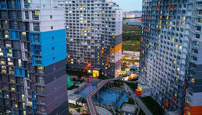 北京商住楼盘现场：中介门店改成便利店