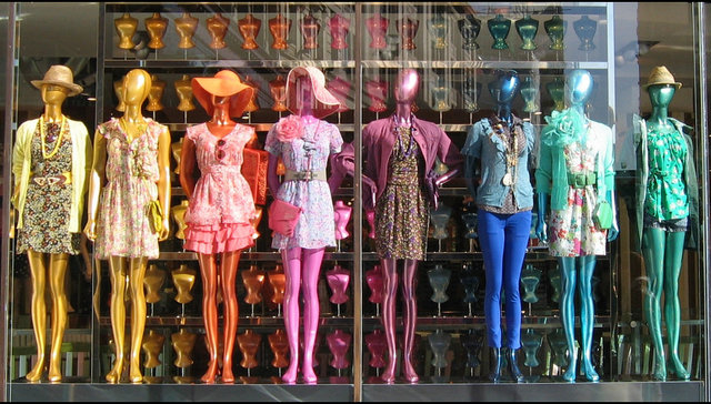 衣服买回家就不对劲了？原因可能出在你在店里看到的陈列假模特身上