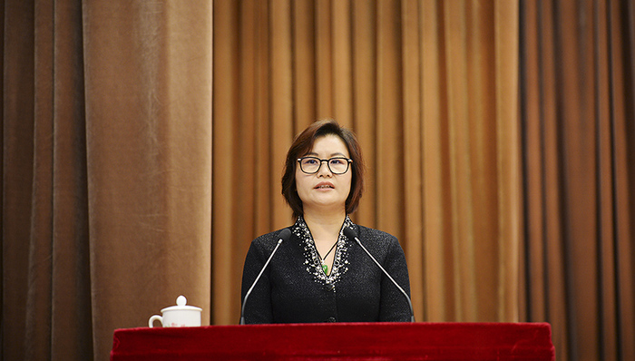 昔日身家一个多月蒸发424亿 周群飞如今或重回女首富宝座