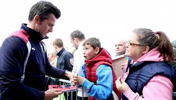 坐牢、赌球、妙语连珠，乔伊·巴顿的双面争议人生