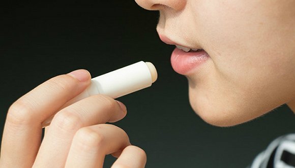 沉香唇膏