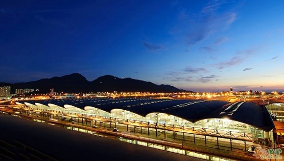 工程船,香港国际机场,黑色底座,机场跑道,海中,钻杆,填海造陆,小艇,海床,观察员