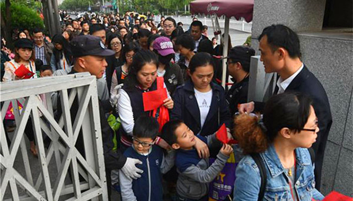 南京,民办小学,录取比例,巨贪村官,黄金大劫案,传销,微信卖假药,中储粮