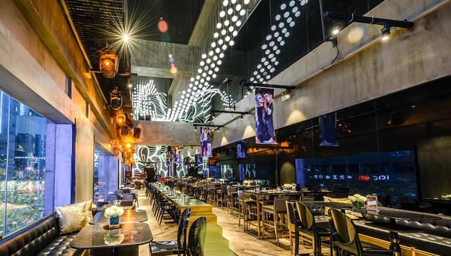 把秀场搬上餐桌，上海首家秀场餐厅开业