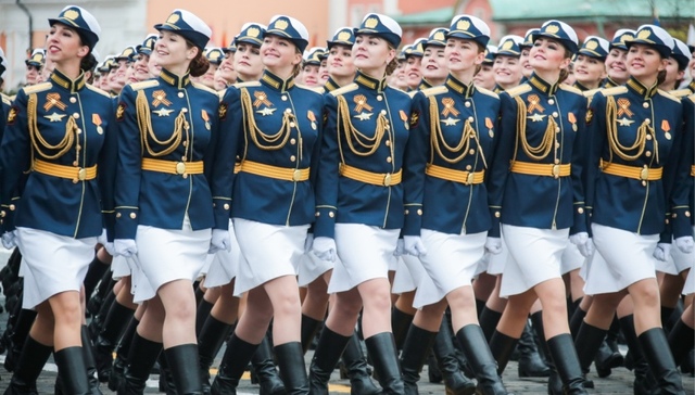 偶遇伊辛巴耶娃 现场感受二战胜利72周年红场阅兵