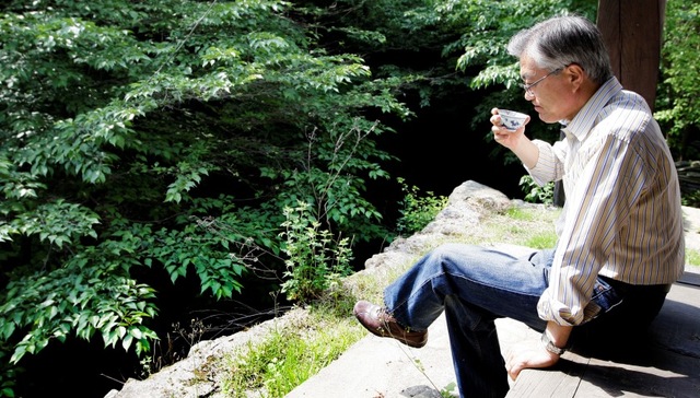 韩国总统文在寅：朝鲜难民的儿子、卢武铉的挚友