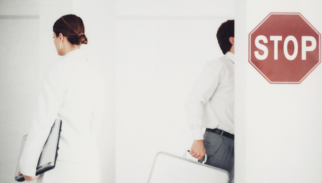 尔康制药遭质疑停牌 控股股东减持套现计划“被迫”中断？