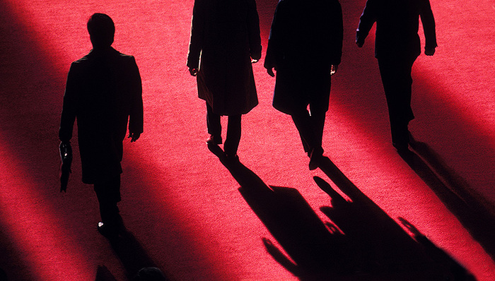 股份停牌,股份业绩,溢价,券商人士,股份股权,接盘,长安集团,股份市值,变动报告书,及其