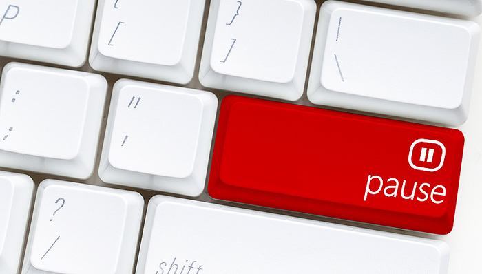 大连国际重组按下暂停键