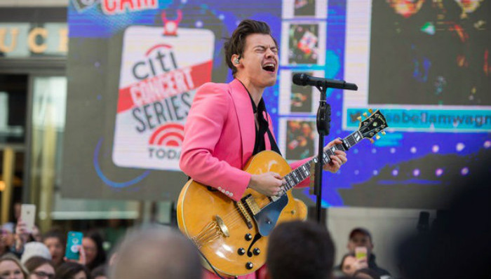 霉霉交了新男友 前男友哈里·斯泰尔斯也谈了谈性取向问题