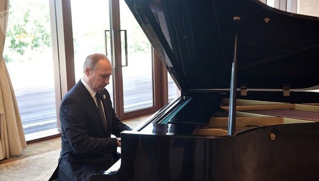 普京,钢琴
