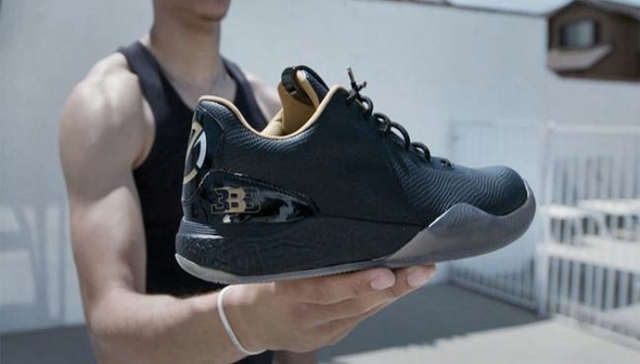 有人批评也有人赞赏 球鞋教父称鲍尔的天价球鞋是一门有价值的生意