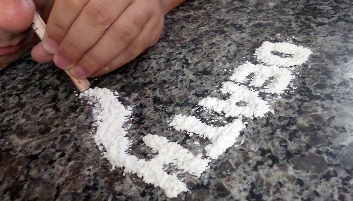 贩毒,在校大学生,曝光,校园情侣,拥抱亲吻,深圳海关,走私,洋垃圾,野生动物保护,广州国土局,受贿