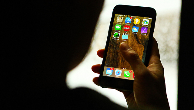 苹果要用玻璃机壳带来新投资机会 除了蓝思科技你还要知道这些公司