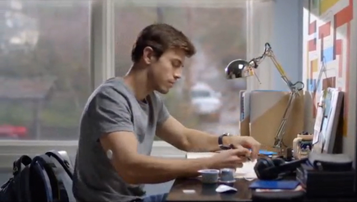 指尖采血太麻烦 雅培推出不用扎手指的“血糖仪”