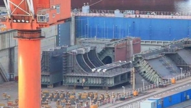 中国第四艘航母？大连造船厂现疑似新航母分段