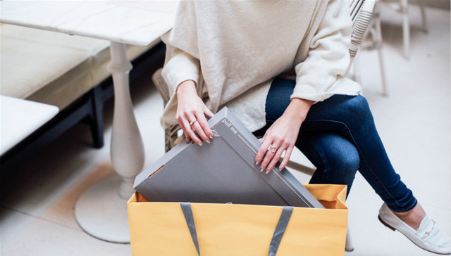 网购时“开箱”环节最令人兴奋 但你有想过这些漂亮包装盒会带来什么不良影响吗？