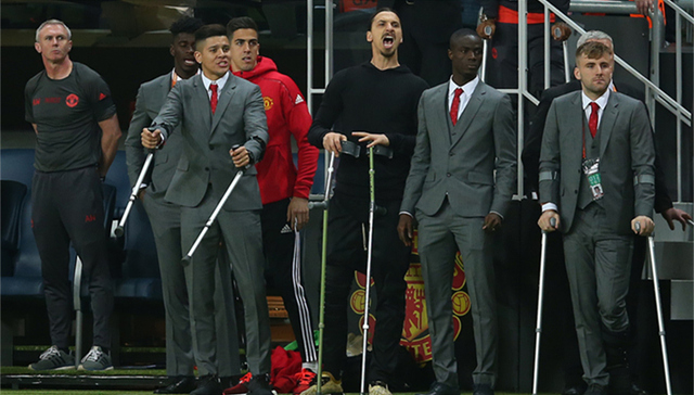 【体育明星日常】曼联伤兵拄拐领奖 邓超“挑衅”郭艾伦&张继科钱包大出血