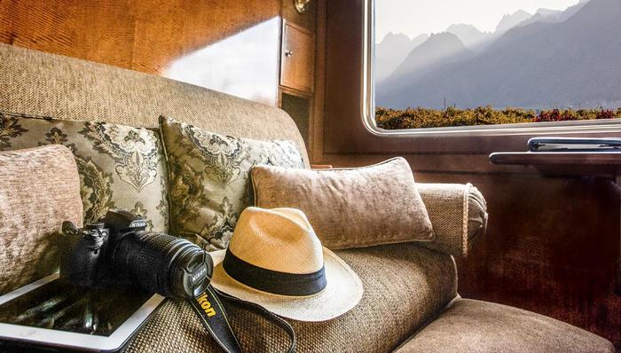 2017年和河轮旅行一起火起来的，还有豪华列车旅行