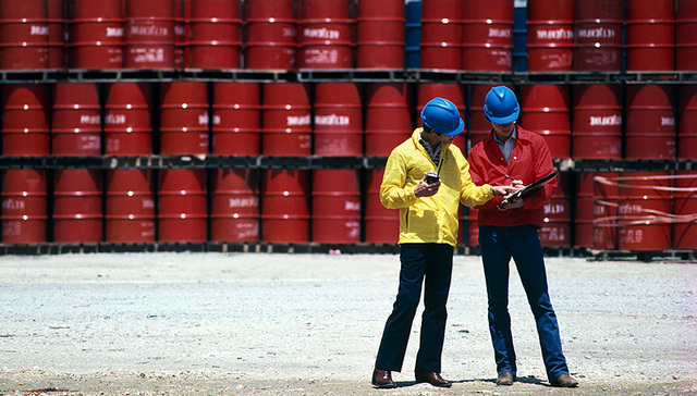 OPEC减产协议延长9个月不扩大幅度 国际油价大跌近5%