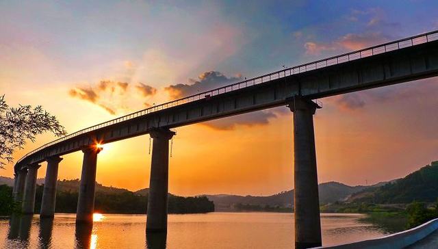 蒙华铁路三门峡黄河公铁大桥首推成功 将创三世界纪录