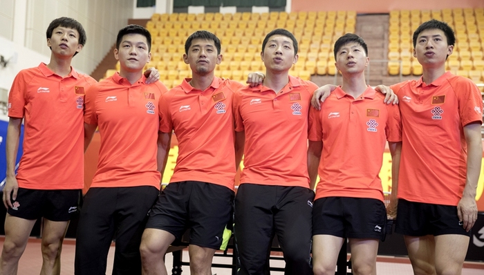 【体育明星日常】世乒赛开赛在即 张继科马龙携国乒献唱《再出发》