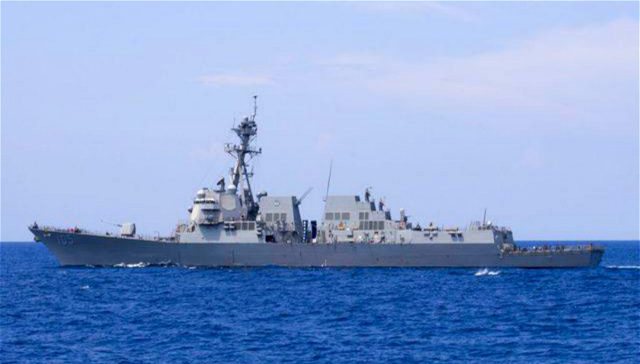 美舰驶近南海美济礁细节：逗留1.5小时 搞救生训练