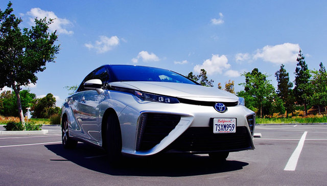 我们试驾了全球首款量产氢能源电池汽车——丰田Mirai