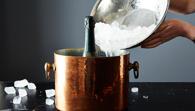 没有酒窖的你怎样在酷夏给酒降温？还好有物理学支招