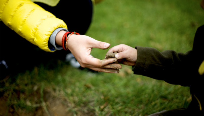 人民日报,手机,孩子童年