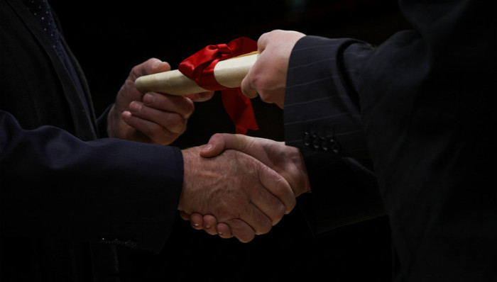 人民日报,职业资格,政府之手