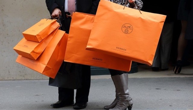 又有分析说奢侈品市场复苏了 但离回到鼎盛时期还有点距离