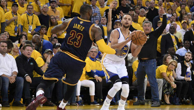 库里VS詹姆斯：谁才是NBA赛场的吸金之王