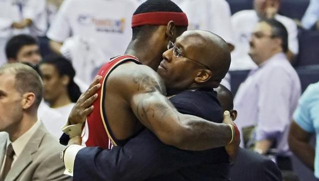 总决赛首场战罢：布朗神机妙算 詹姆斯回天无力