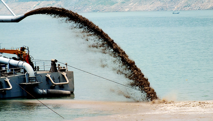 渚碧礁,华阳礁,赤瓜礁,南薰礁,绞刀,逆袭,空中加油机,巴统,泥驳,技术出口