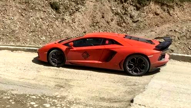 法拉利兰博基尼相继进藏 保险公司该哭还是笑？