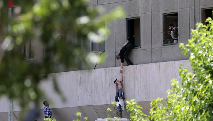 袭击事件,伊朗伊斯兰共和国,德黑兰,伊朗国家,详讯,霍梅尼,议会,爆炸装置,武装分子,的话