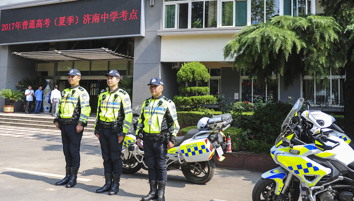 考生,考场,证件,高考,交警,快送服务