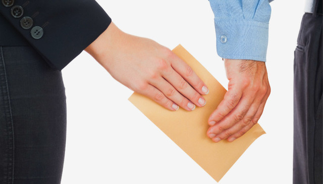 中纪委首次披露从会场带走贪官情形：有人全身发抖