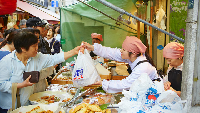 人民日报：“限塑令”别沦为“卖塑令”  塑料袋为何屡禁不止？